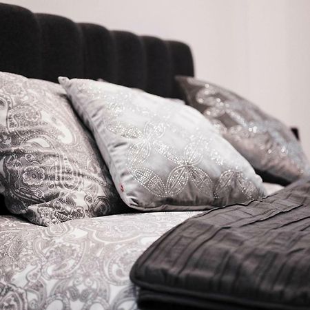 كراكوفيا Cracow Jacuzzi Apartments - Silver Room المظهر الخارجي الصورة