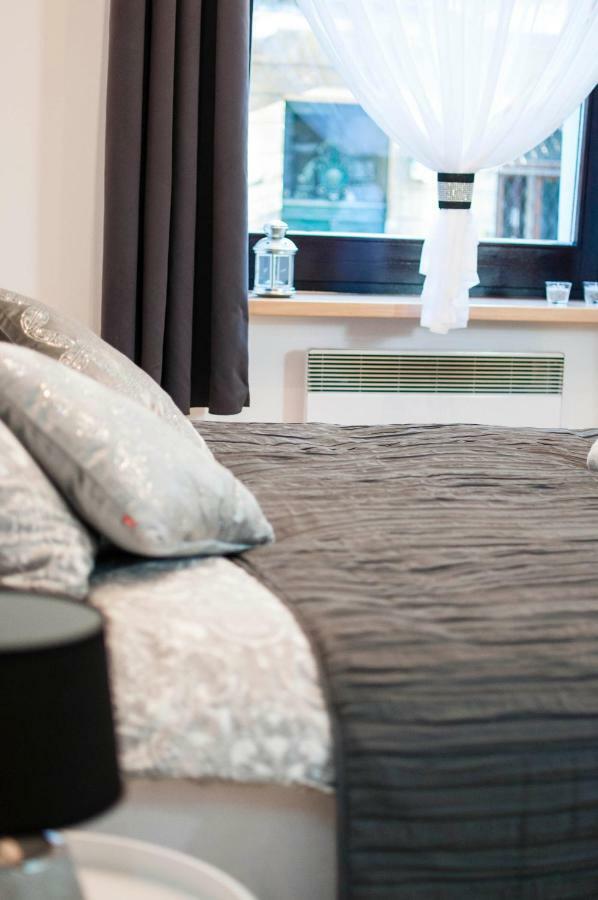 كراكوفيا Cracow Jacuzzi Apartments - Silver Room المظهر الخارجي الصورة